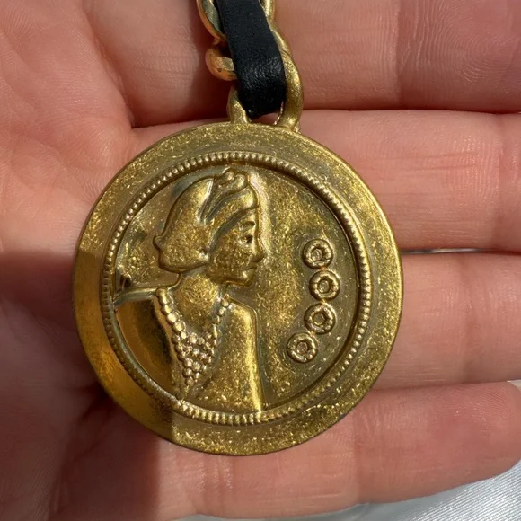 Anthro Black Gold Chain Belt With Designer Mini Charm Bag - Picture 10 of 16